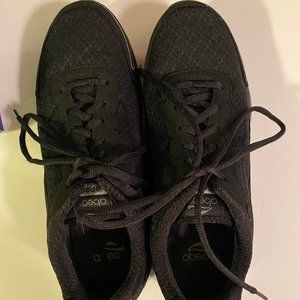 PRICE DROP 💸 Abeo Petra Womens Shoe